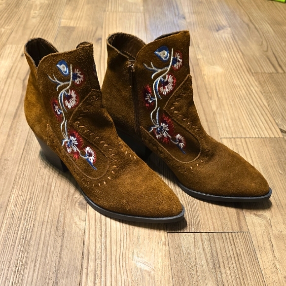 Carlos by Carlos Santana Shoes - CARLOS Vivian Embroidered Suede Ankle Boots Womens Sz 7.5 Brown Carlos Santana